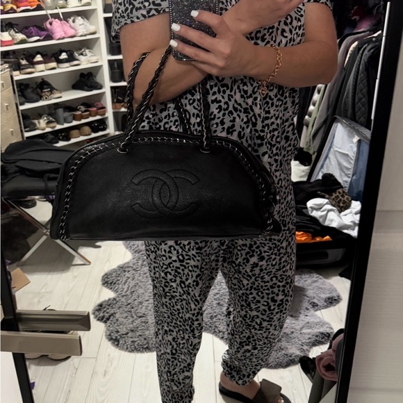 CHANEL Large Chain Trim Luxe Ligne Bowler Boston Bag - Picture 14 of 14